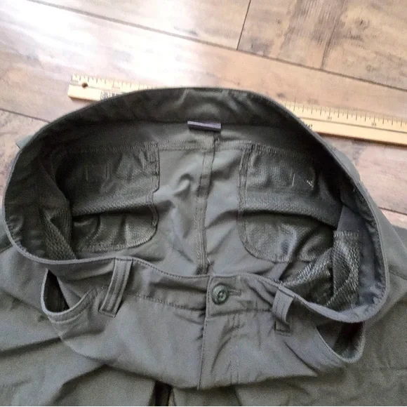 Eddie Bauer Olive Green Womens Size 10 Cargo Shorts Polyester Spandex - Picture 8 of 10